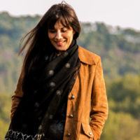 Edith Hairs in the Wind 3 - Château Lacoste - Le Puy Ste Réparade - France